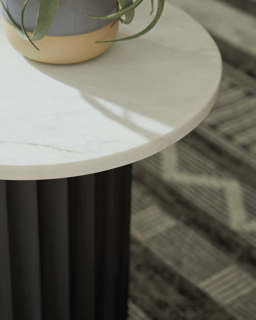 Wainstone - Accent Table - Black / White