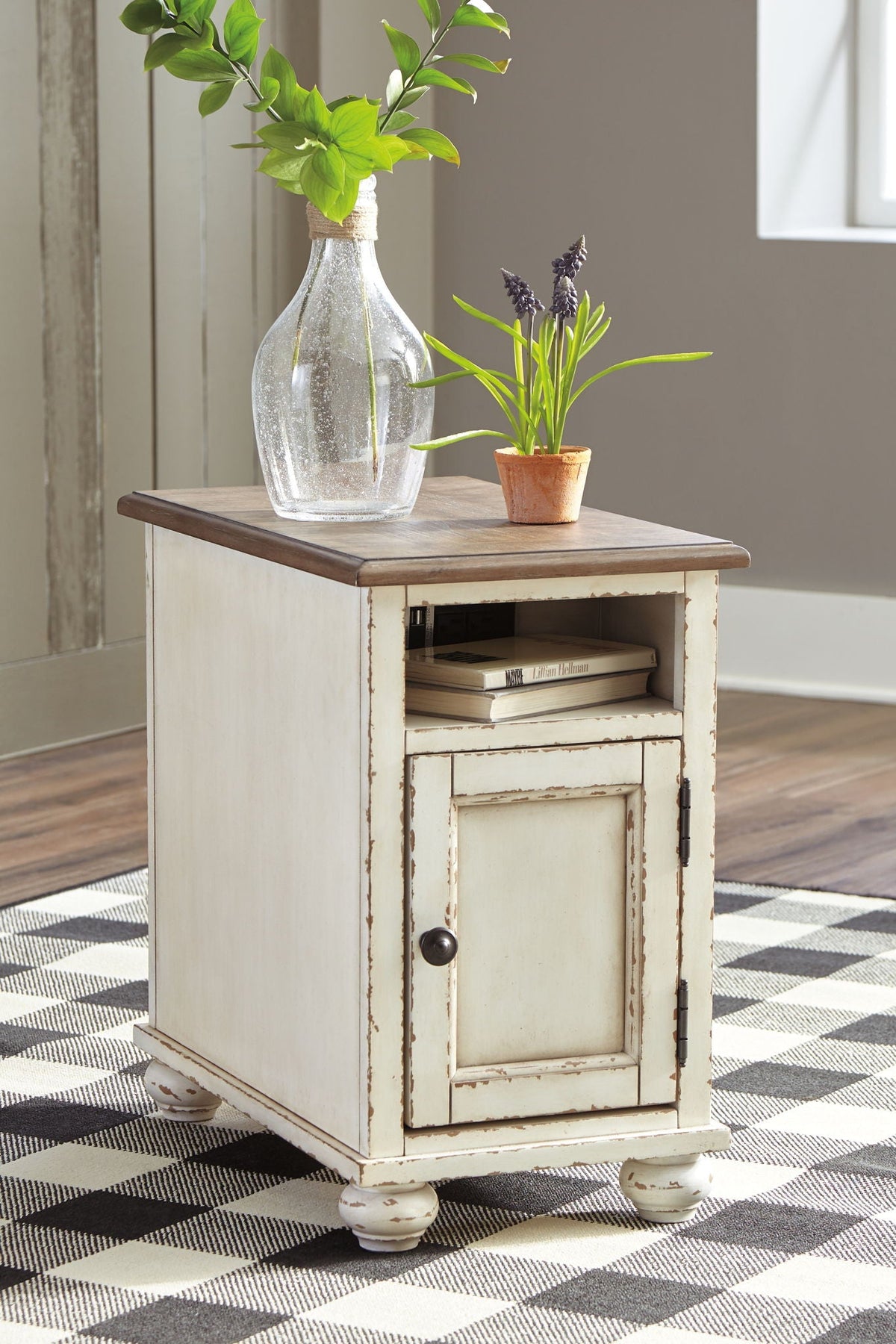Realyn - Chair Side End Table - AC / USB - White / Brown
