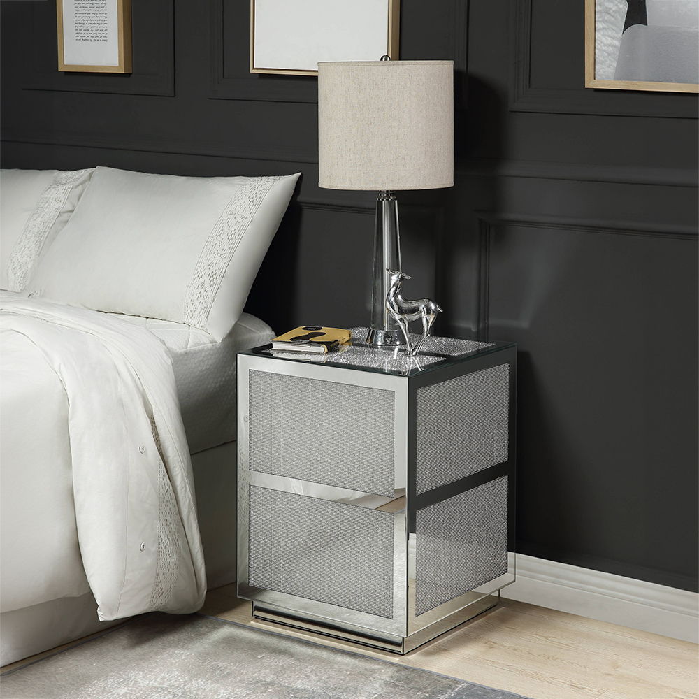 Noralie - 18" End Table With Faux Diamonds - Mirrored